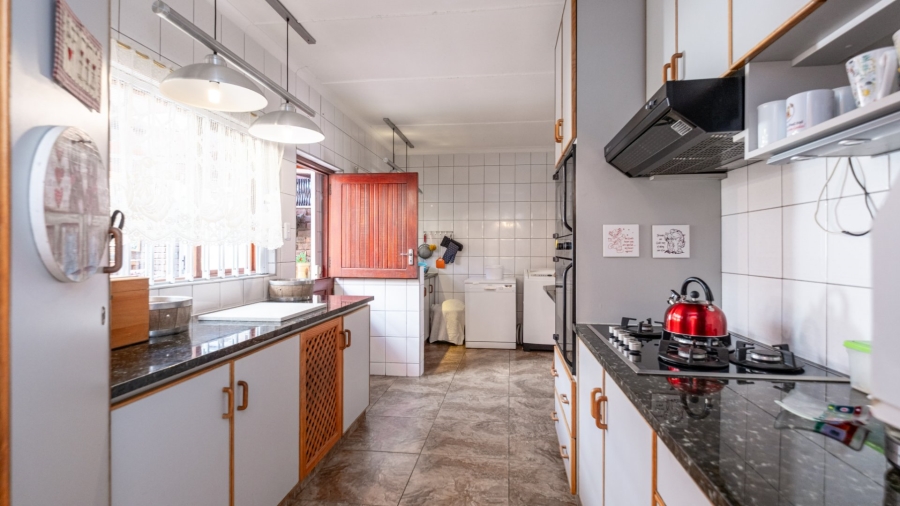 5 Bedroom Property for Sale in Denver Park Western Cape